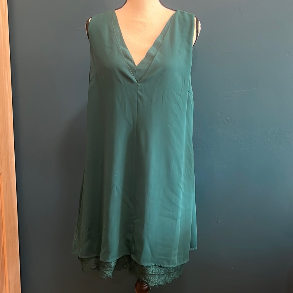 Brixon Ivy sleeveless tunic with lace detail